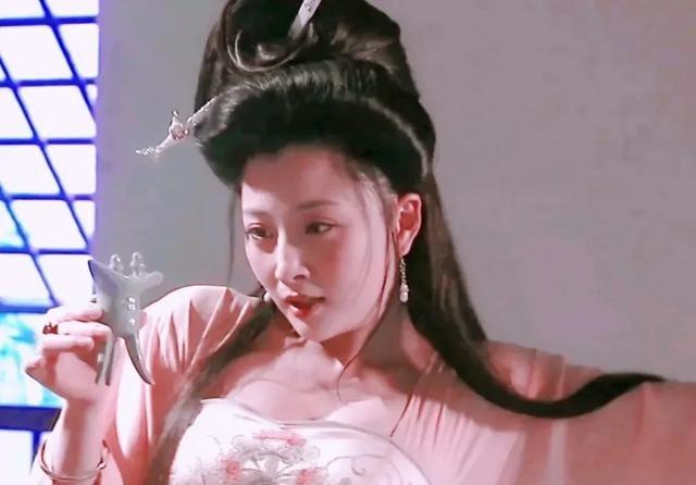 756年，活到66岁、还从未碰过女人的宦官高力士，抱起了大唐第一美女杨贵妃。可下