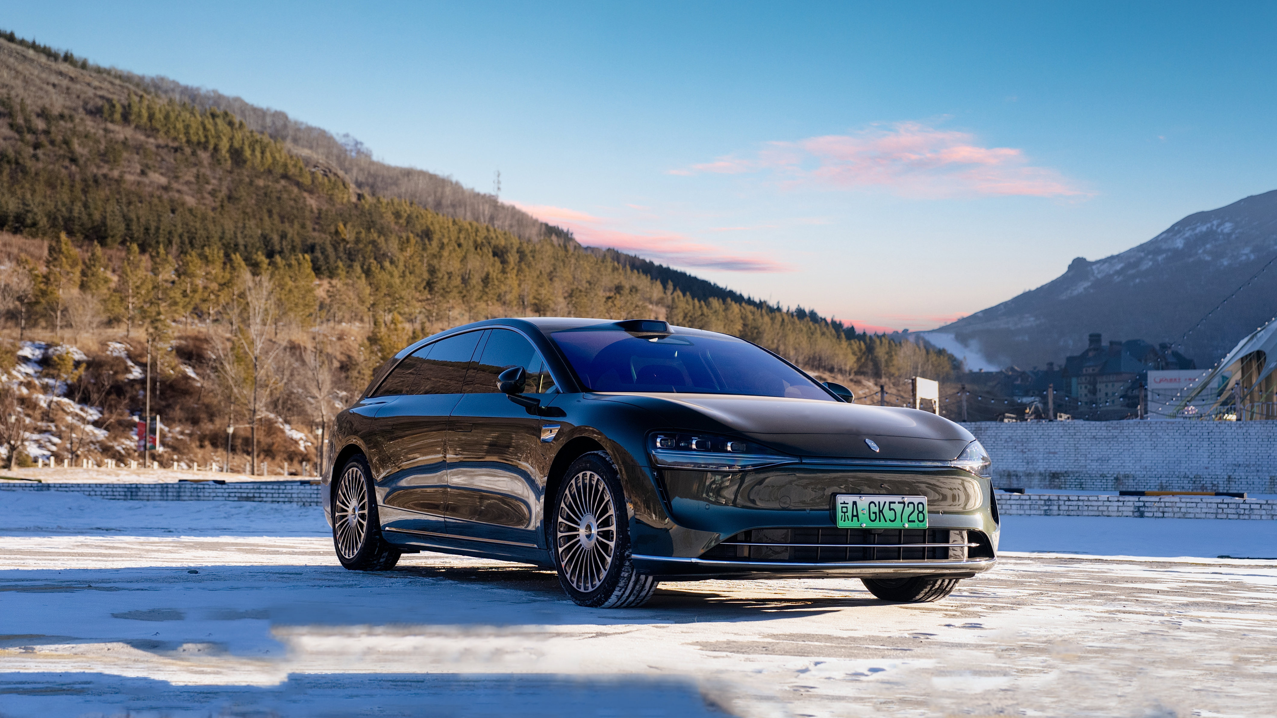 自打提了享界S9T以后，对我来说，2025年照亮我的那束光，不是某一个“重大事