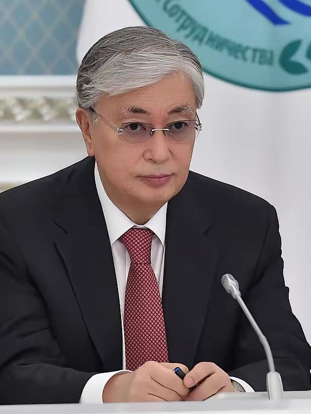 就在刚刚哈萨克斯坦总统宣布了9月24日，哈萨克斯坦总统托卡耶夫突然表态，愿