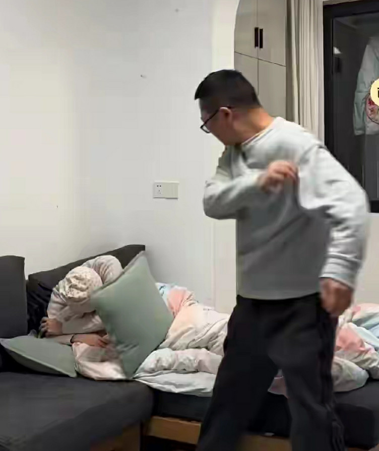 一女子生完小孩还在月子里，就被丈夫打了。是男的太渣？还是事出有因？