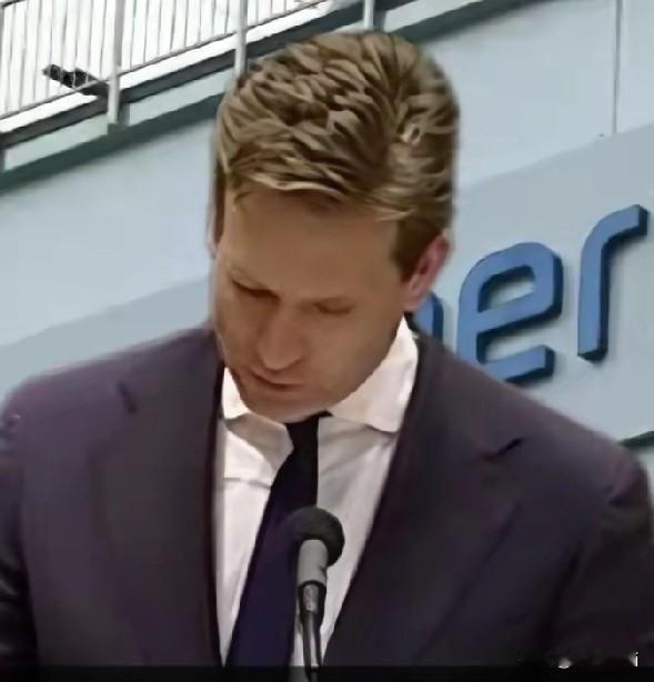 荷兰强抢安世的后果已经显现，有企业已经嗅到不安，选择了逃离。东方精工紧急出售