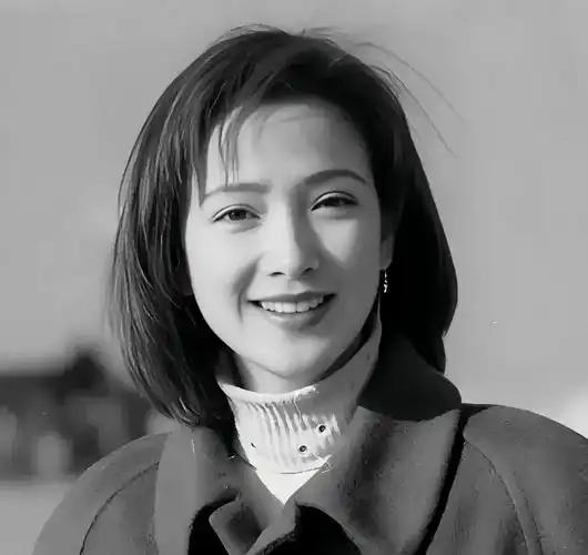 赵思露演一部《许我荣耀》片酬1200万迪丽热巴演《枭起青壤》片酬也有800万