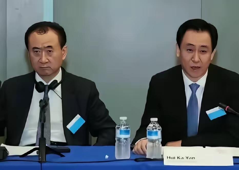 王健林和许家印都负债累累了不同的是王健林不坑员工、不坑朋友，不坑供应商，王健林