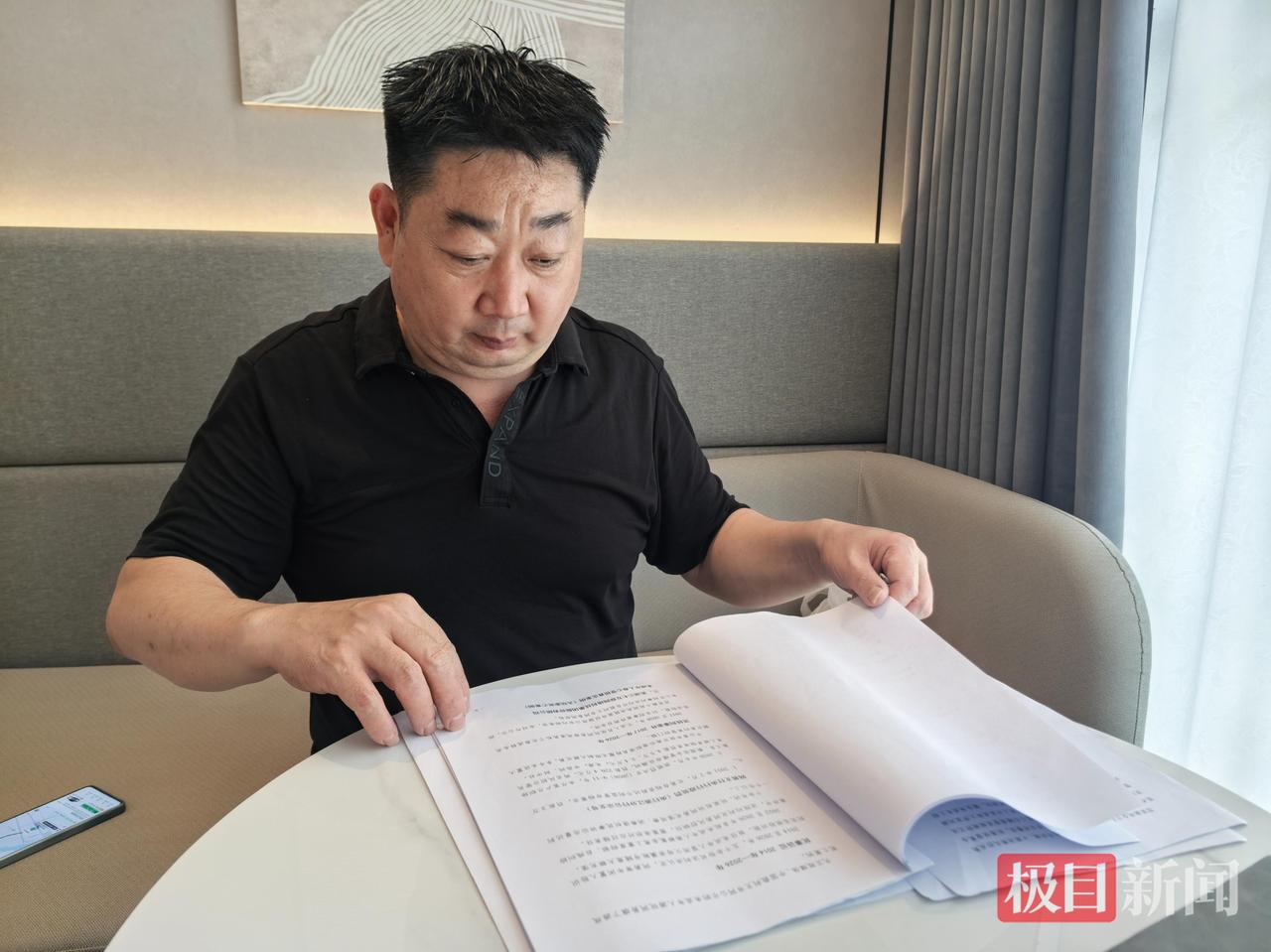 “这父亲真崩溃了！”河南南阳，一名18岁的男孩长期沉迷手游，周末回家后几乎整天躺