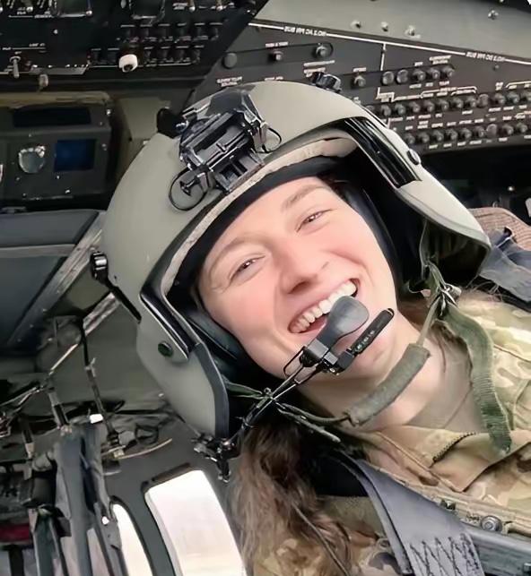 美军王牌女飞行员，放着F-16不开，却在昆明当机长！一句话让美国人破防。美