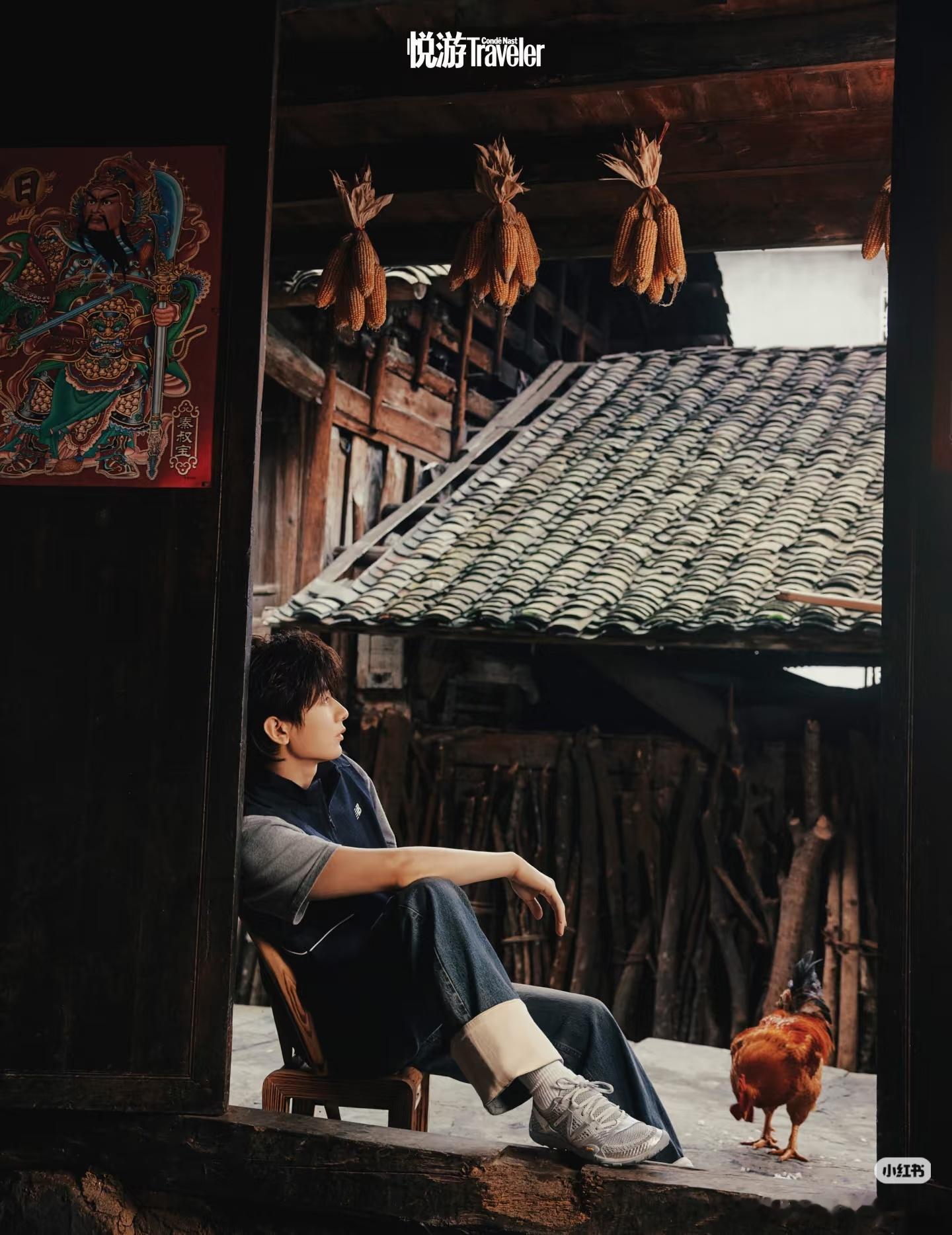 图一是用屁股看人吗？图二里面那只尖嘴家禽，iejj不去投诉吗