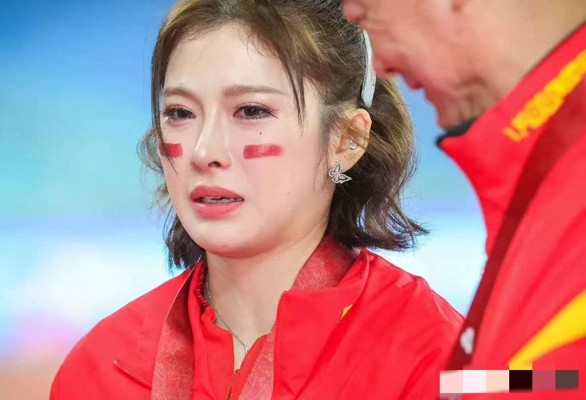 什么叫做遗憾？看看吴艳妮就明白了她原本以为自己会拿第一的，有了这个金牌，她也