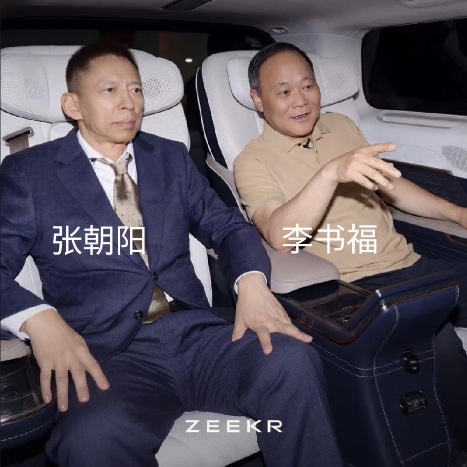 都别担心张朝阳这个男人了，他其实是思维已经升维了。查了一下，原来张朝阳以前有无