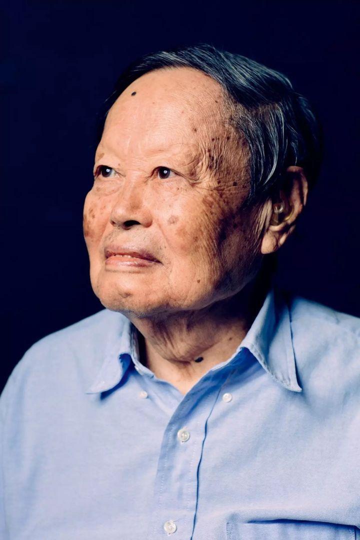 杨振宁骂《易经》狗屁不通，外国学者却奉若神明，这事儿藏着大学问诺贝尔物理学