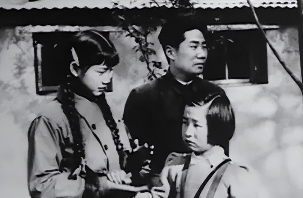 2022年刘思齐追悼会，李敏及李讷均未现身，难得的是其四位子女罕见同框出现在一起