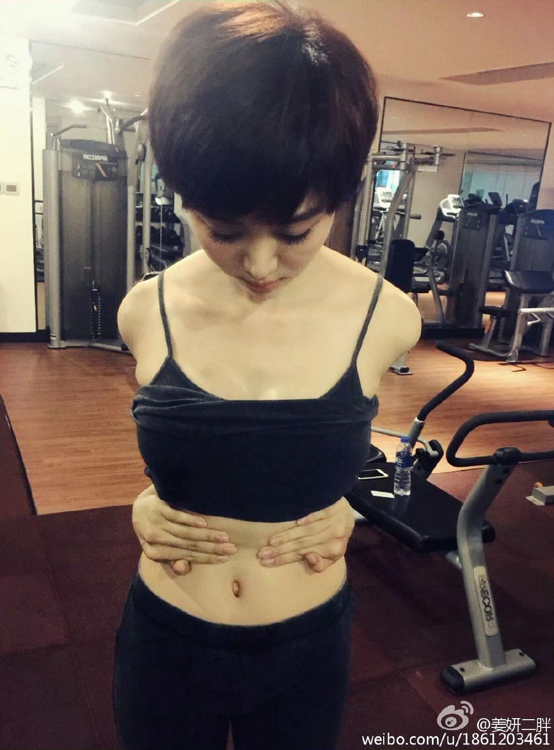 健身服，吊带，好身材的姜妍。