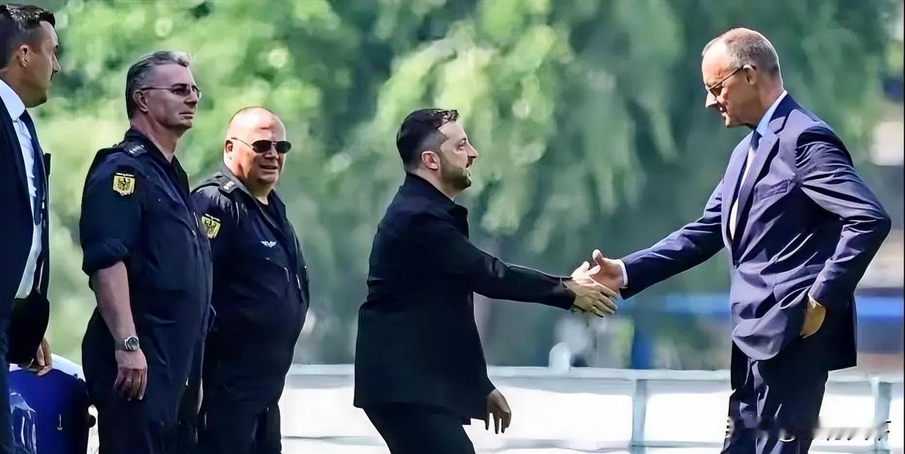 德国出手了，泽连斯基可以把心放肚子里了！来源:晁骄0F8德国总理默茨与瑞