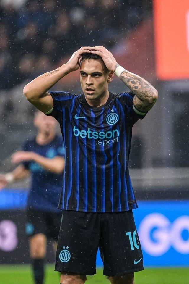 阿根廷国家队警报⛔️🇦🇷劳塔罗·马丁内斯左小腿伤势加重。他将缺席15天比赛