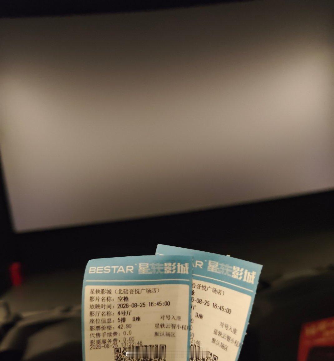 空枪已看完来写影评（有剧透！）开局前一个小时节奏无敌，快准狠不拖沓，四发子弹那里