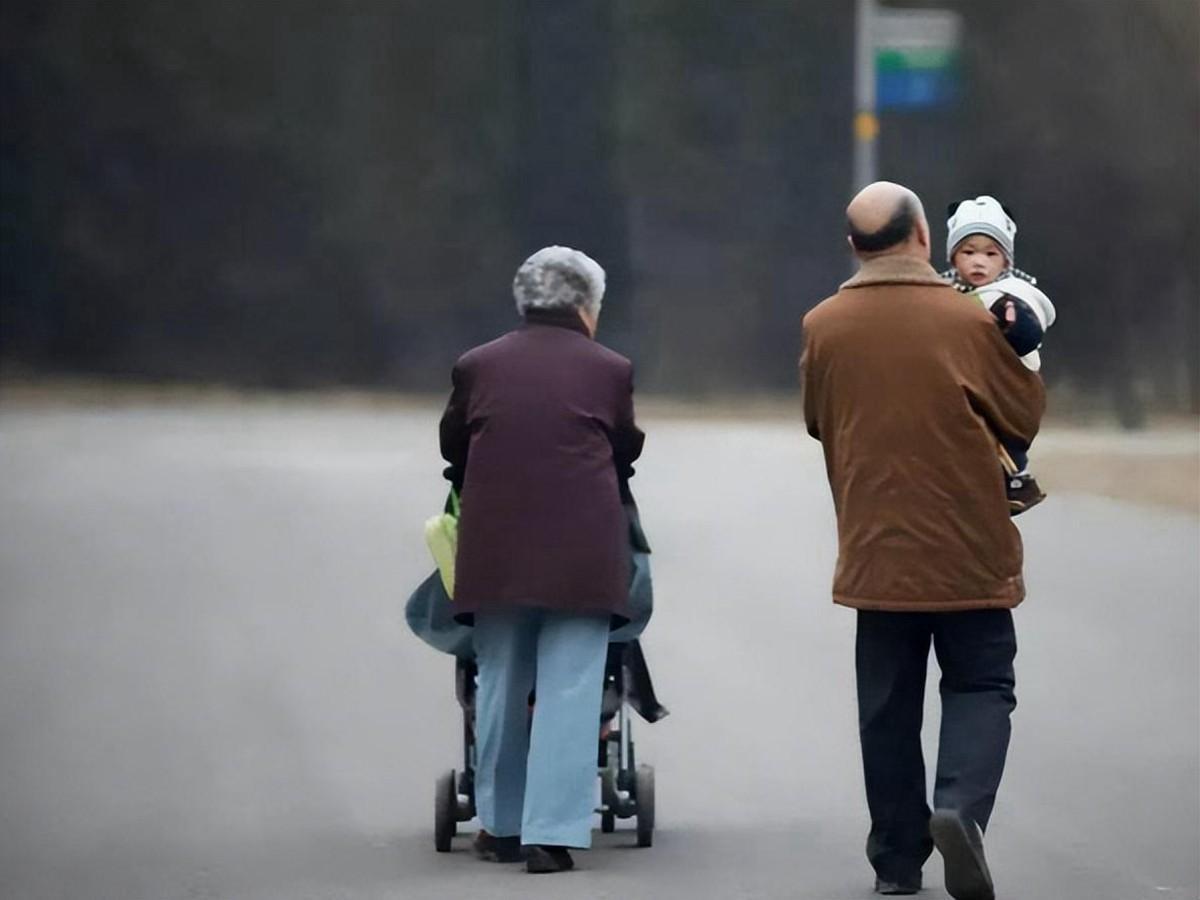 惹争议！带孙女6年被索要75万保姆费，法院判决引热议新疆乌鲁木齐的徐阿姨，