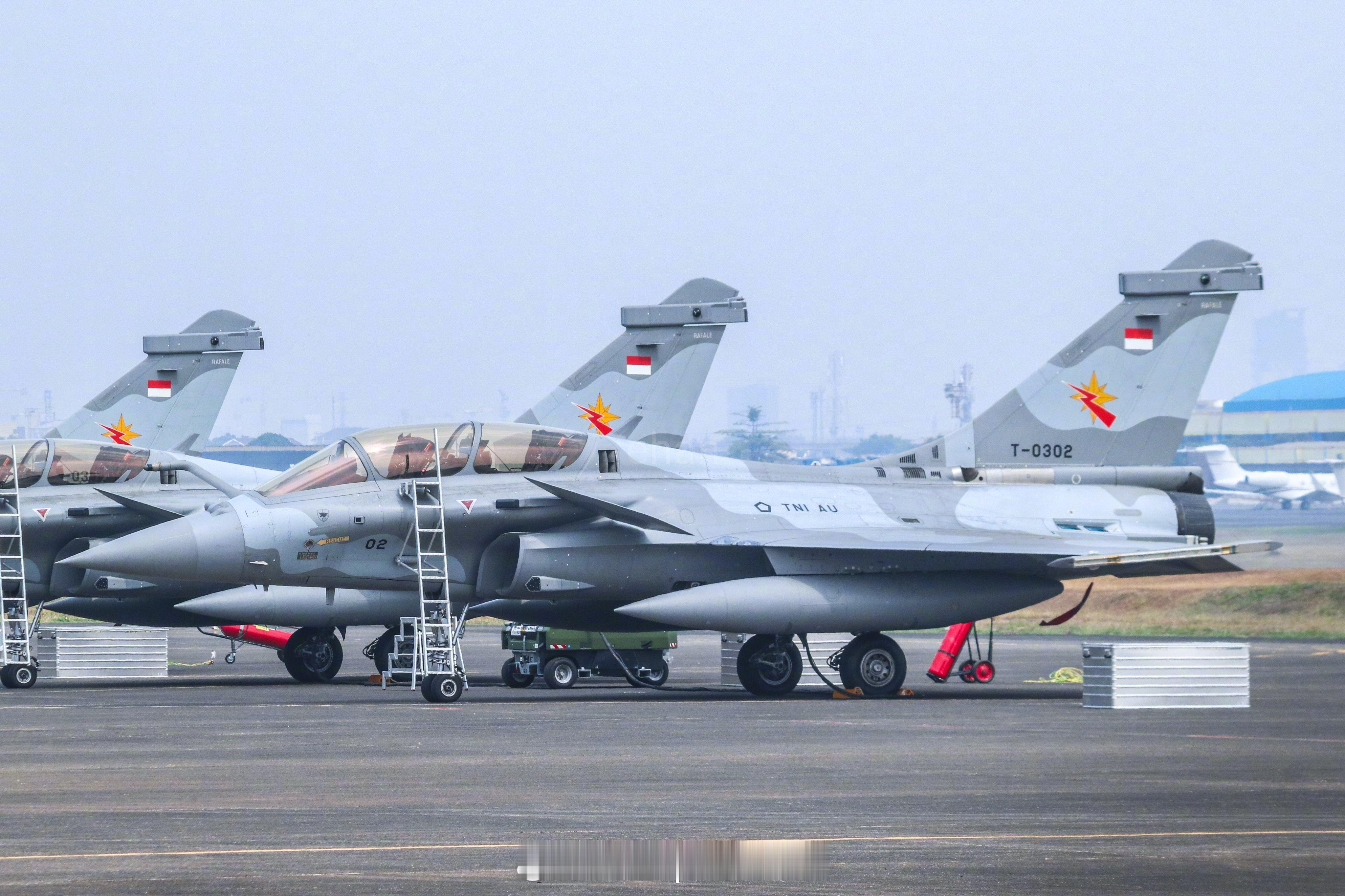 兵器影像印尼总统的驴粪蛋，印尼空军地勤的噩梦………明日将在哈利姆·珀达纳库苏马