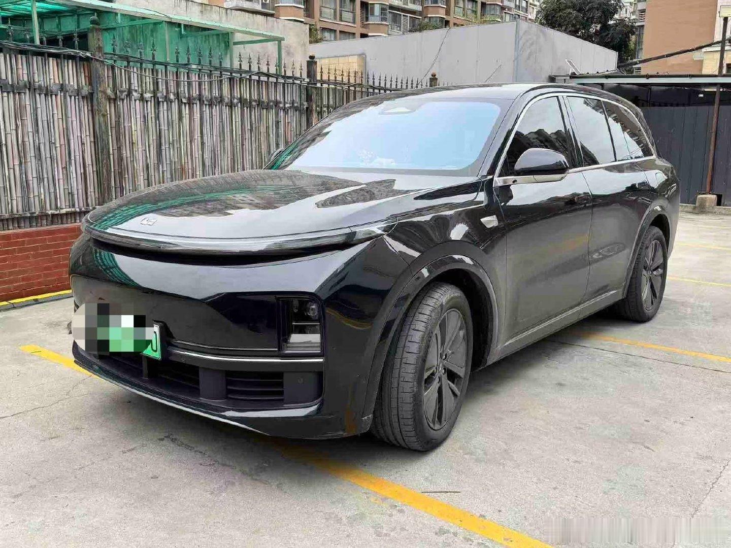 最新车源：理想汽车理想L82024款Pro2025年2月上户30000km黑橙原版原漆选车衣底盘护甲