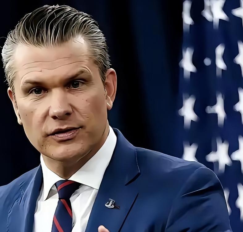 美军扔下了一枚13.6吨的超级钻地弹。花了24亿美元造的隐形轰炸机运来的。他