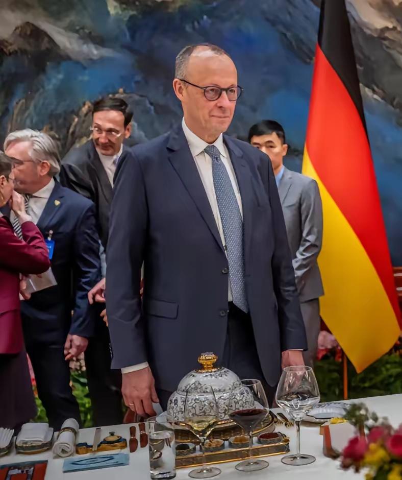 德国总理访华第一天出席北京国宴，2月25日默茨出席完活动后参加北京欢迎宴也是国宴