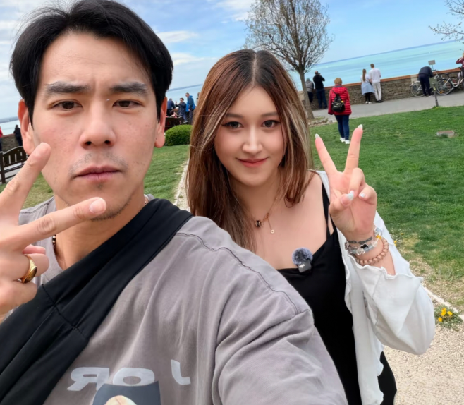 44岁彭于晏在匈牙利旅游被偶遇他当天脸上没有化妆，穿着简单的日常服饰，没有助理