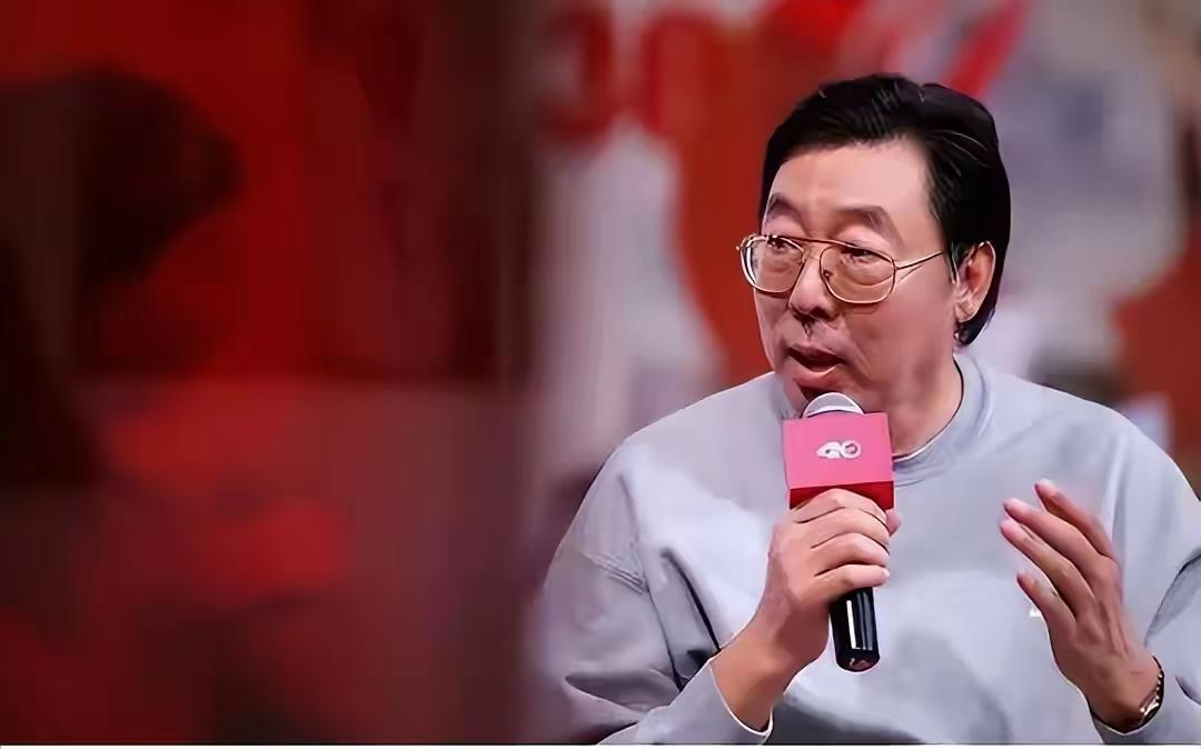 跳高王子朱建华：1990年退役后，去美国加州大学读书，为了养家，在餐馆端盘子、健