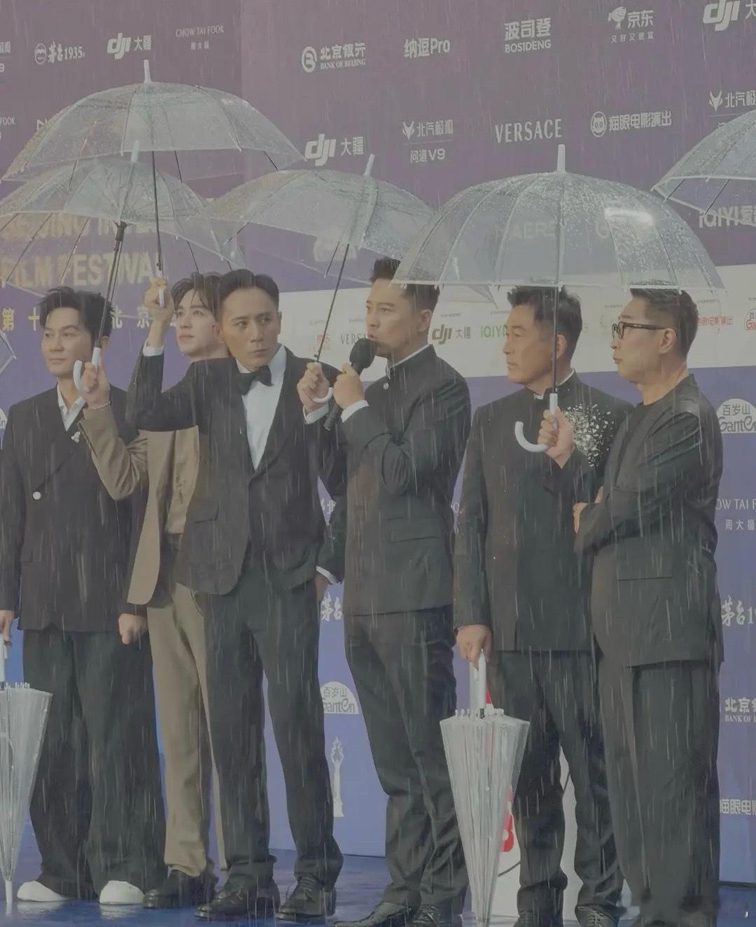 看了刘烨真的又搞笑又心酸，旁边不能松松吗