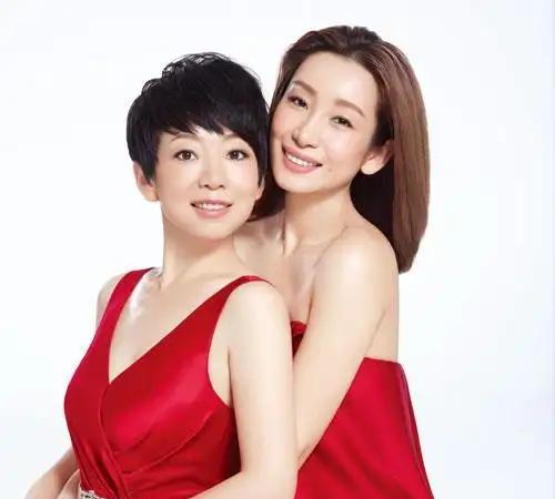 秦海璐用自己和亲姐姐作为例子来解释什么叫“干得好不如嫁得好”。在某节目上，几位