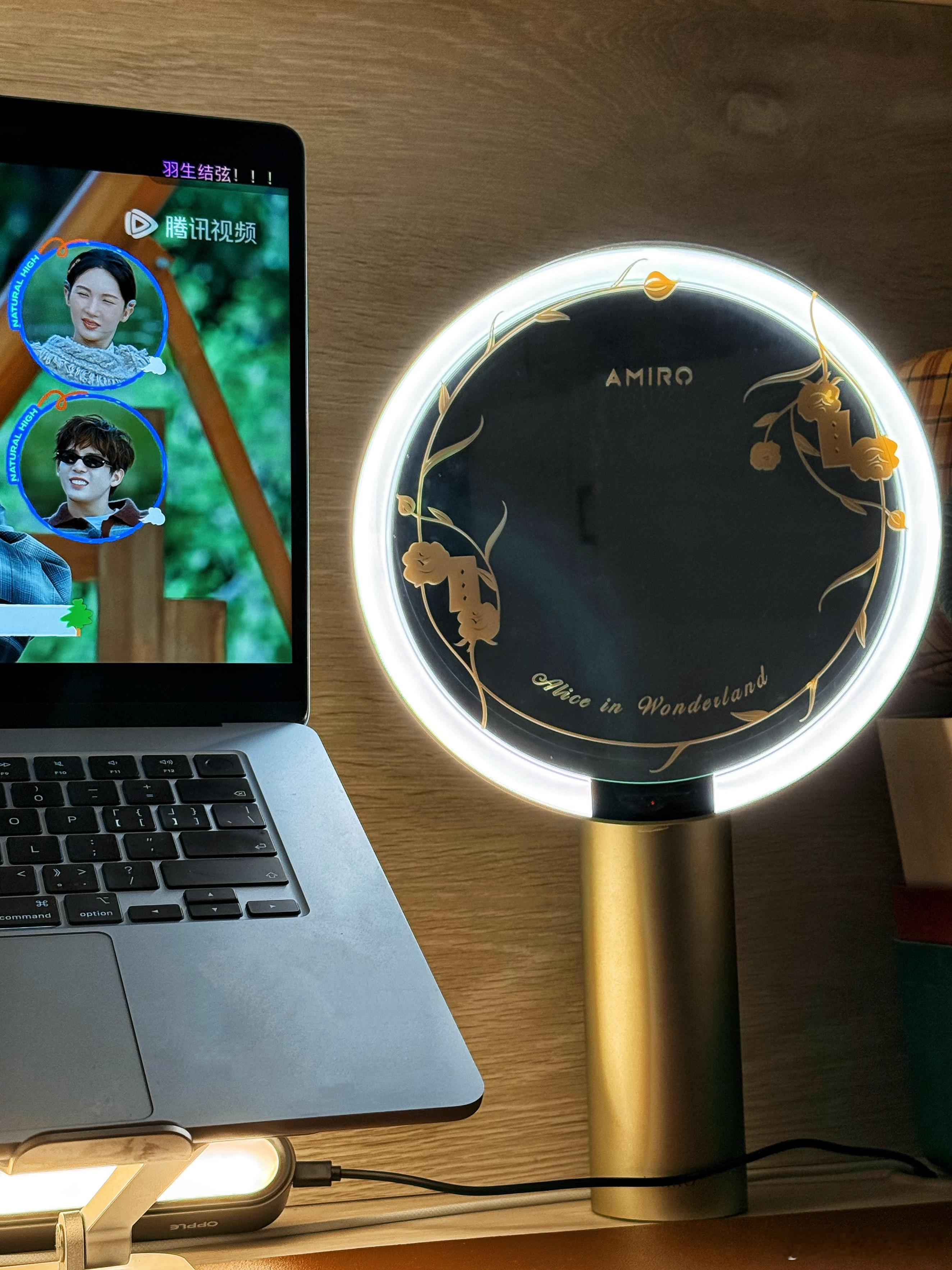 最终我花了一半的钱去海鲜市场买了一个二手的高级镜子，比镜子更好看的是它的包装盒，