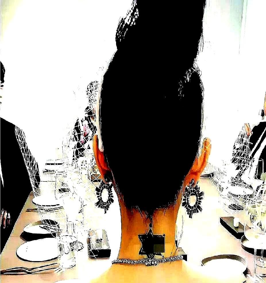 大S离婚后为什么还给汪小菲发信息，这下算是看明白了。以前那个把她捧在手心，什