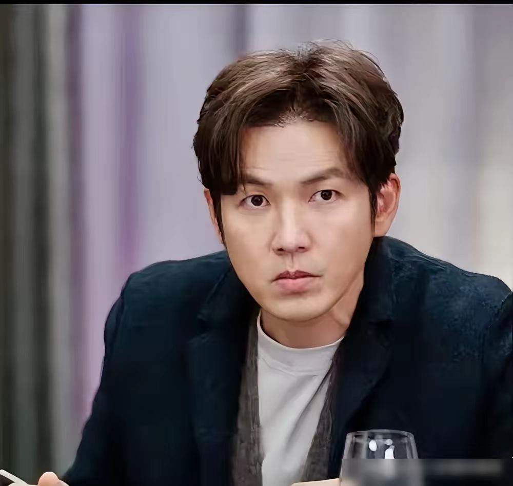 《蜜语纪》令人感觉最舒服的角色，不是钟汉良饰演的纪封，也不是朱珠饰演的许蜜语，而