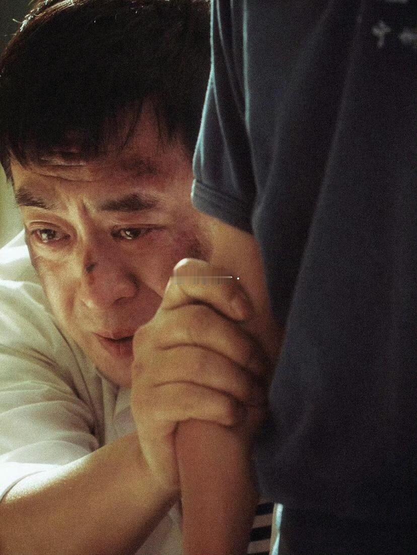 《主角》：张嘉益演谁是谁，笑中带泪戳人心《主角》中，张嘉益饰演的胡三元太戳人心