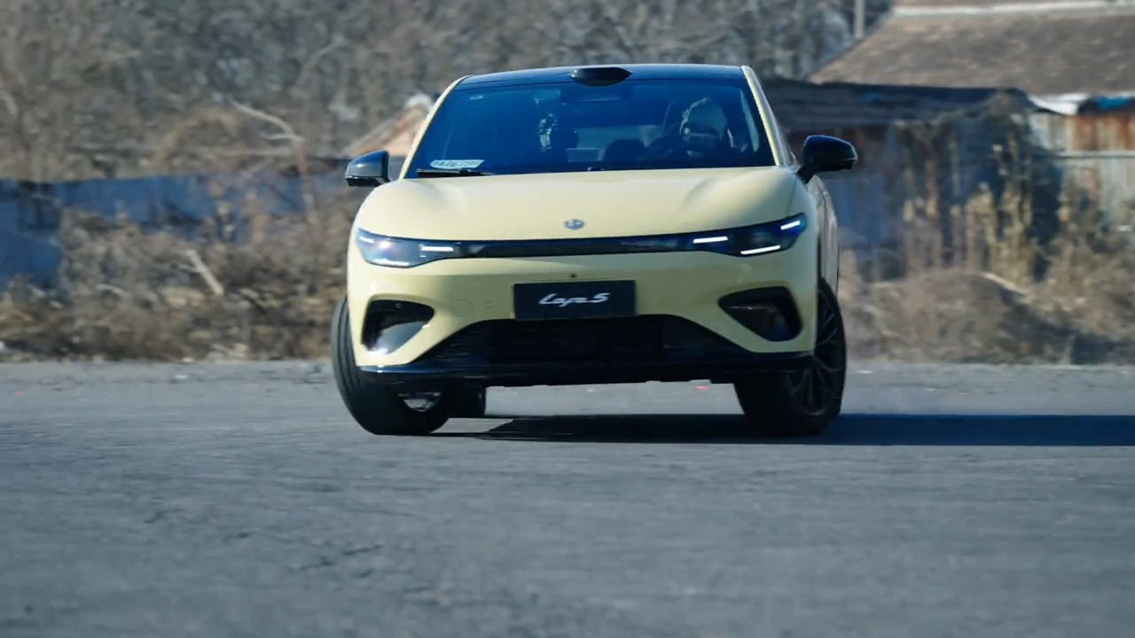 右脚与方向盘的极限对决：Lafa5弯道驾驶实录