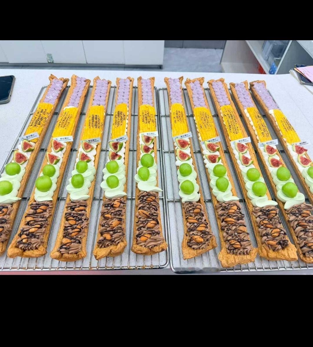 医生提醒适量食用作者加速成长计划最近刷到好多人晒60厘米超长蛋挞，线下店排队两三个小时都算常态，原价