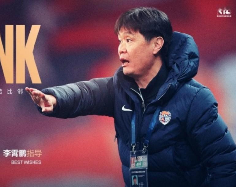 现在回看李霄鹏当初那么决绝的回绝青岛海牛的续约，真是大智若愚的选择啊。不是贬
