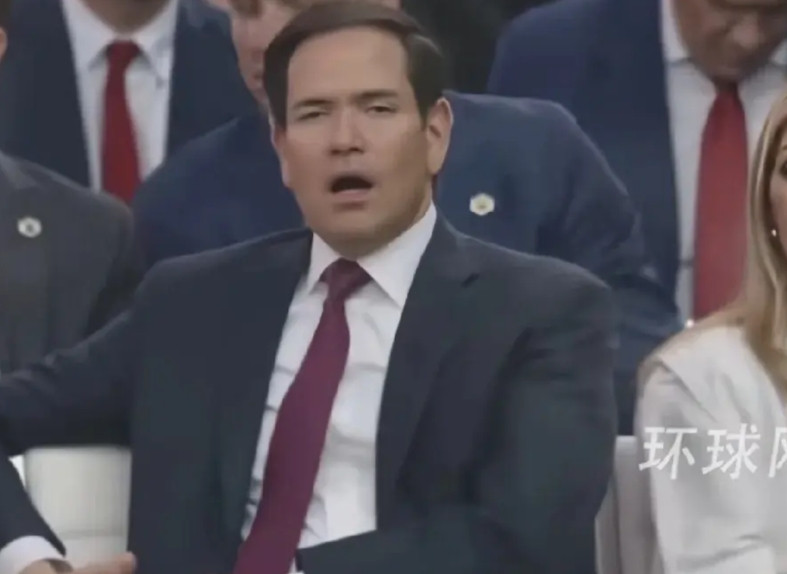 美国阅兵差得不是一点半点，观众的反应骗不了人，就连国务卿卢比奥都觉得无聊，打起了