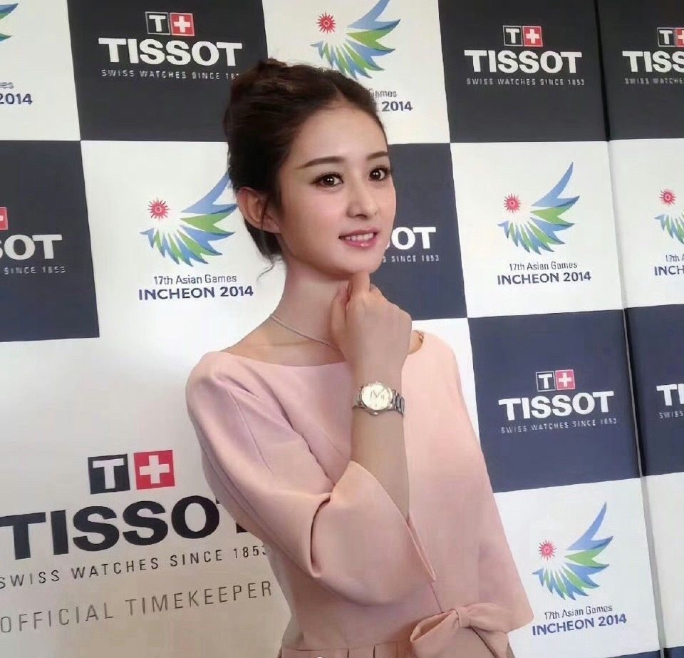 赵丽颖那个时候就有现在流行的卧蚕了，好漂亮啊！