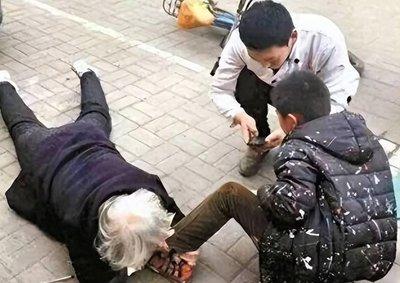 广州女大学生扶老人被家属索赔3万，还是和解处理好！广州女大学生坚持不和解，坚