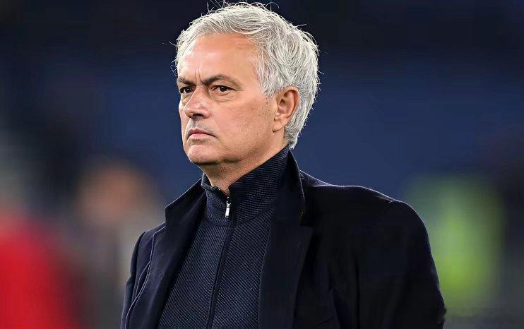 皇马和切尔西可考虑穆里尼奥回归，他用人和临场指挥仍属顶级。本菲卡主场4-1大胜莫