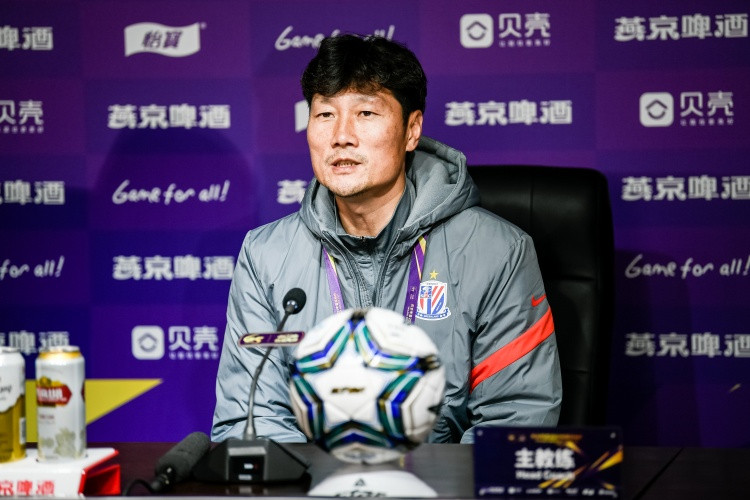 足球报: 申花稳中求胜艰难止跌, 新教练组带给球队不同调整