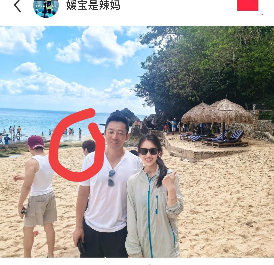 还聊上了[呲牙笑]媛宝姐在巴厘岛度假，一抬头看见汪小菲陪着儿子霖霖在海边玩呢！随