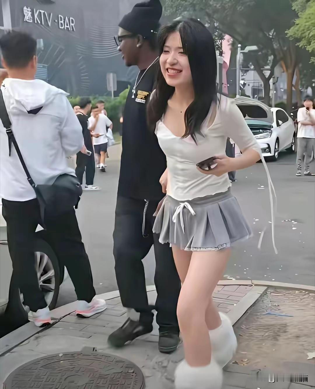 这个事也得警惕，好多外国人来到中国，才发现了中国是真的好，物价不但便宜，而且种