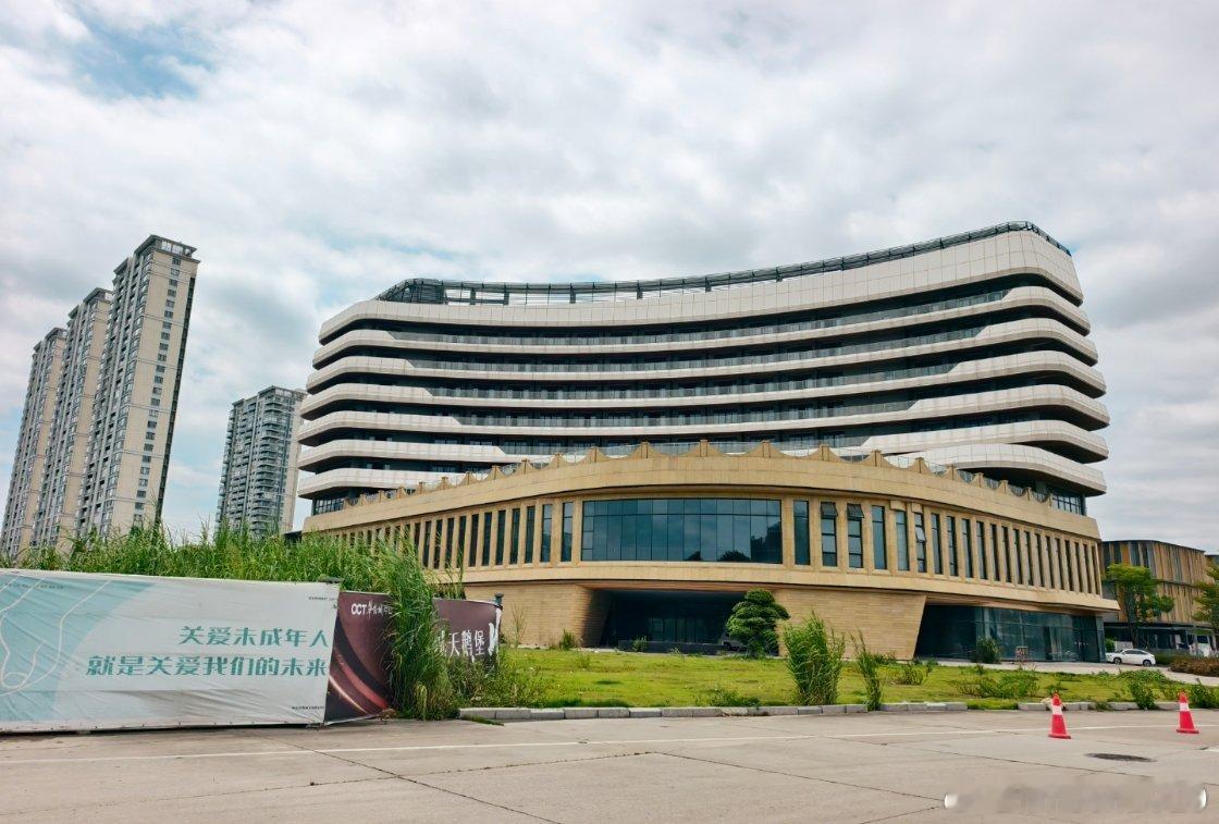 中山商业城建观察录冷知识：中山欢乐海岸S2商业地块烂尾五年🕐这栋酒