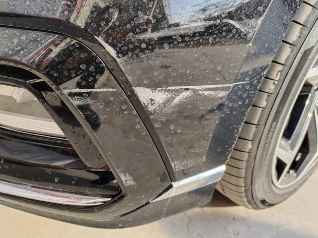 今天把车磕碰了一下迈腾330豪华这个修理大概多少？