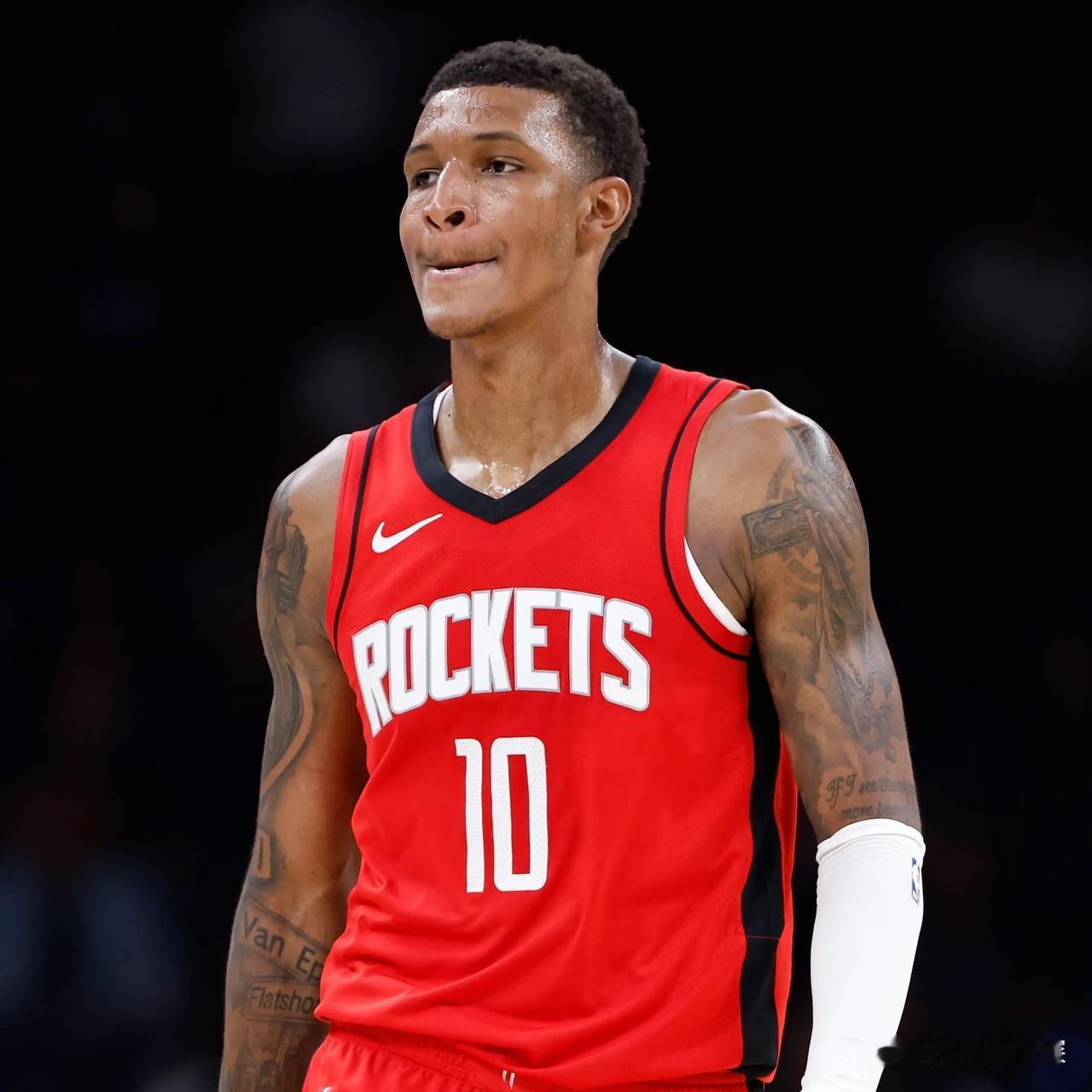 小贾亏大了！据ESPN名记TimMacMahon报道，爵士给凯斯勒开出了一份