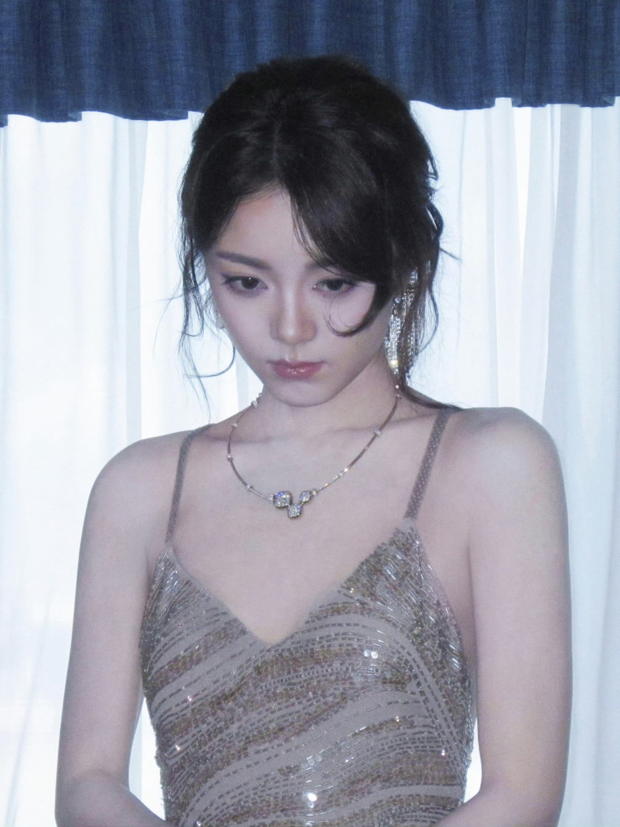 赵今麦x越来越漂亮了赵今麦给热巴飞吻​​​