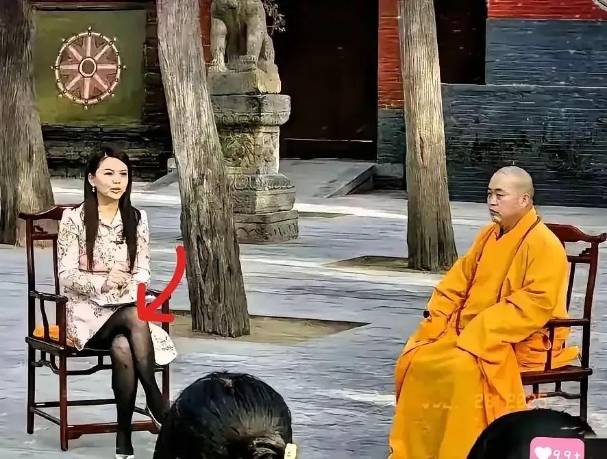 李湘：释永信大师，您觉得少林寺在现代社会中应该扮演什么样的角色呢？释永信：少