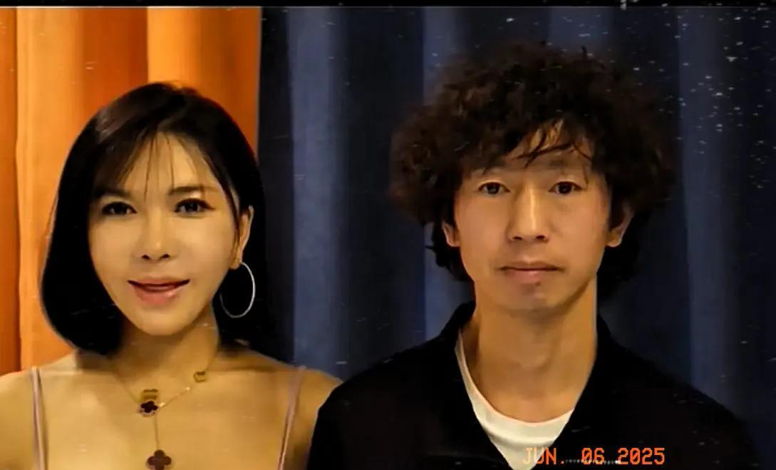 如今的演唱会市场被两个“郎”搅得天翻地覆一个叫刀郎一个叫庞麦郎刀郎唱山歌