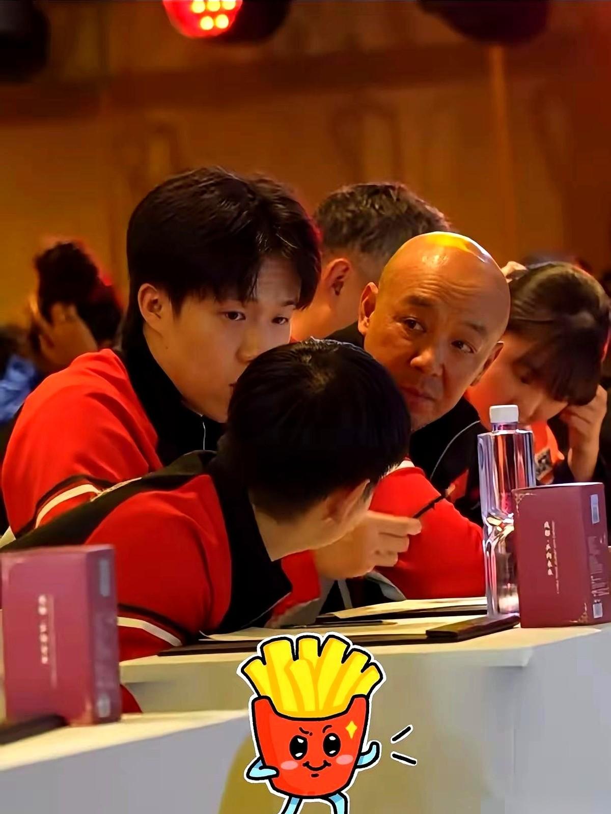 讲真，昨天要不是肖指导一个眼神杀，那幅全网都磕疯了的画面，当场就BE了。我隔着