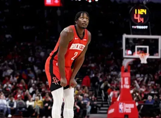 本赛季常规赛结束，火箭总经理拉斐尔-斯通接受了采访。谈到芬尼-史密斯本赛季的