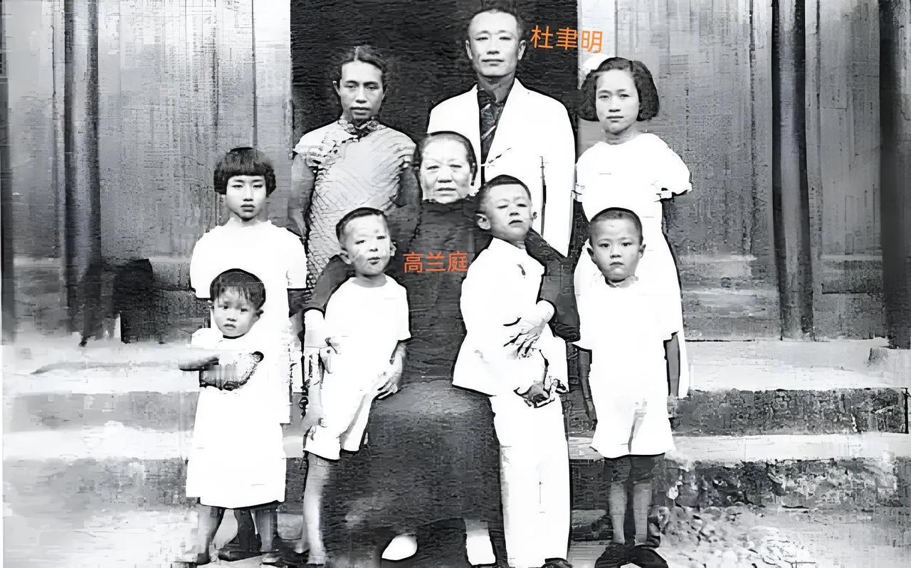 杜聿明母亲高兰庭，一张罕见留影，晚年病逝台湾，58年后魂归故里这是一张极为罕